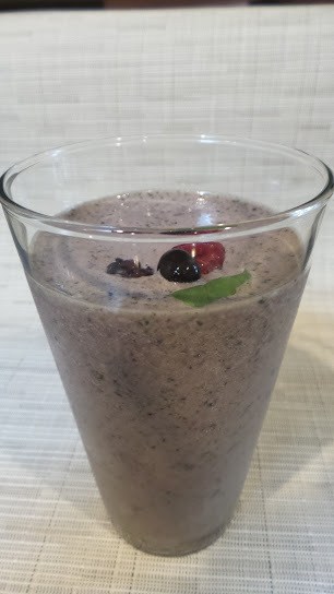 Green berry morning smoothie